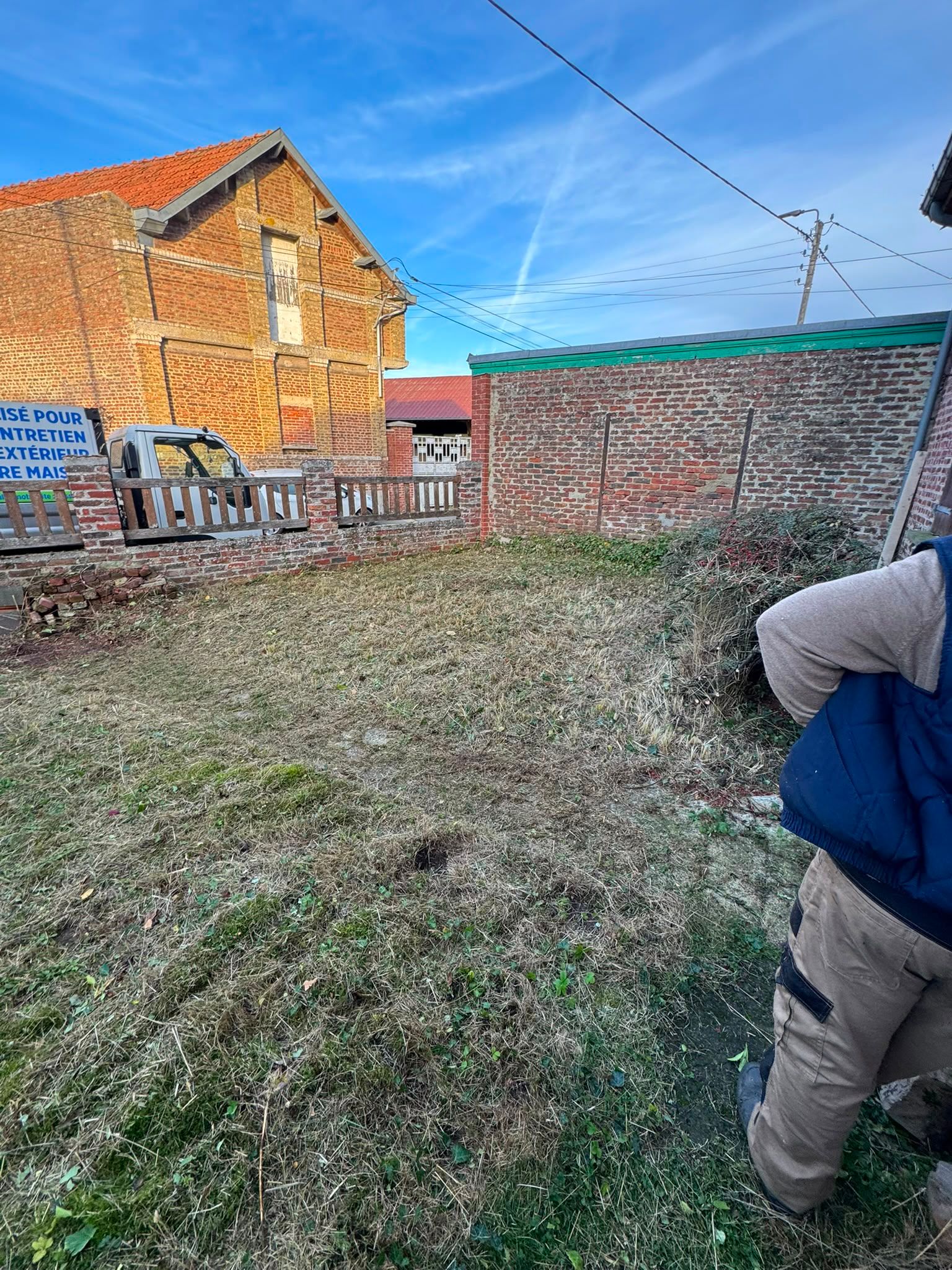 Débroussaillage et remise en état d'un terrain à l'abandon
